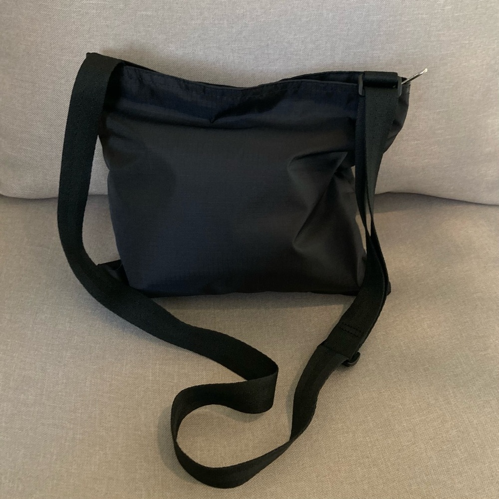 ♣️ LeSportsac Black Nylon Crossbody Bag Lightweight Travel Shoulder Purse - Picture 4 of 9